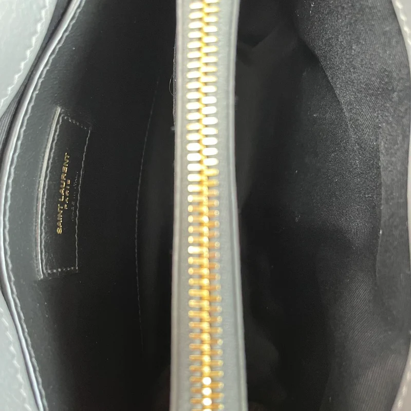 Saint Laurent Kleine LouLou Tasche aus grauem Wildleder 2022