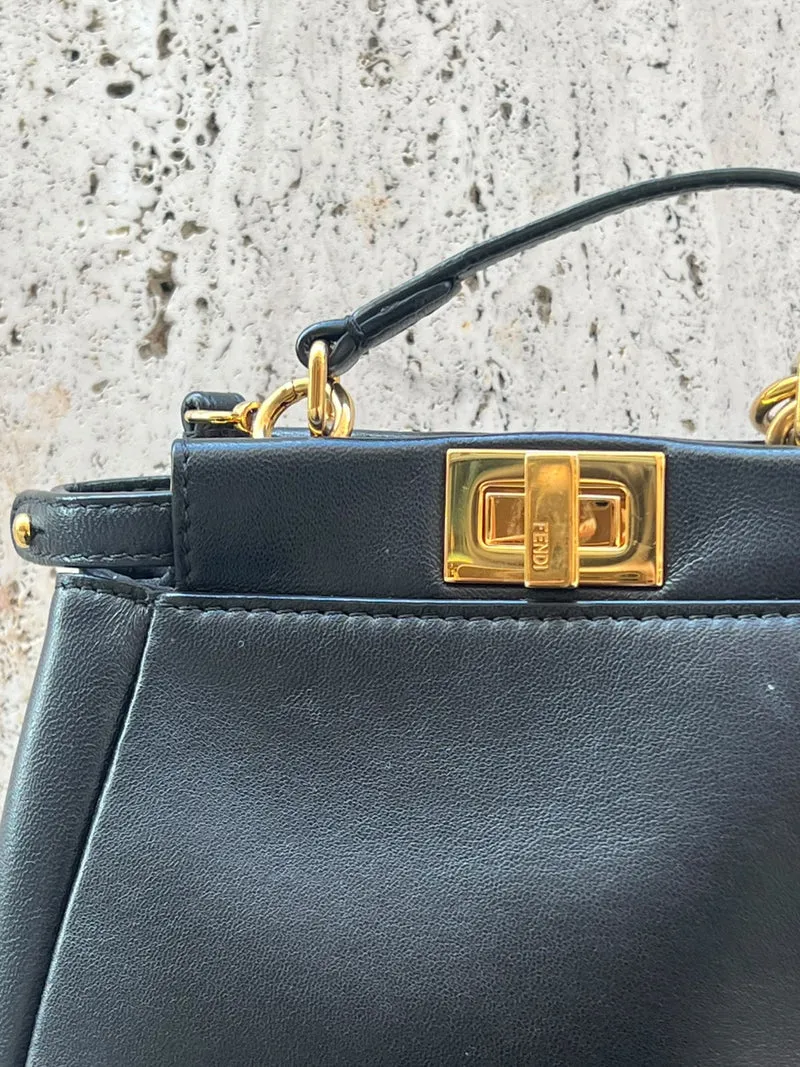 Fendi Schwarze Micro Mini Peekaboo Umhängetasche