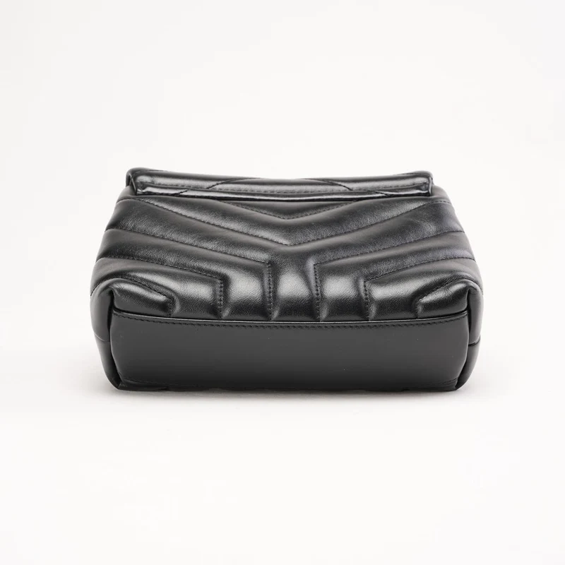 Schwarze Saint Laurent Toy Loulou Kettentasche aus Y-gestepptem Kalbsleder