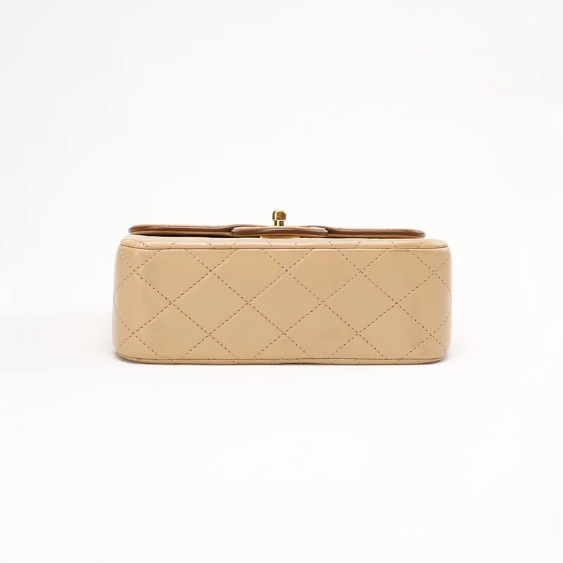 Chanel Vintage Beige Zweifarbige Mini Square Flap Bag aus Lammleder 1991