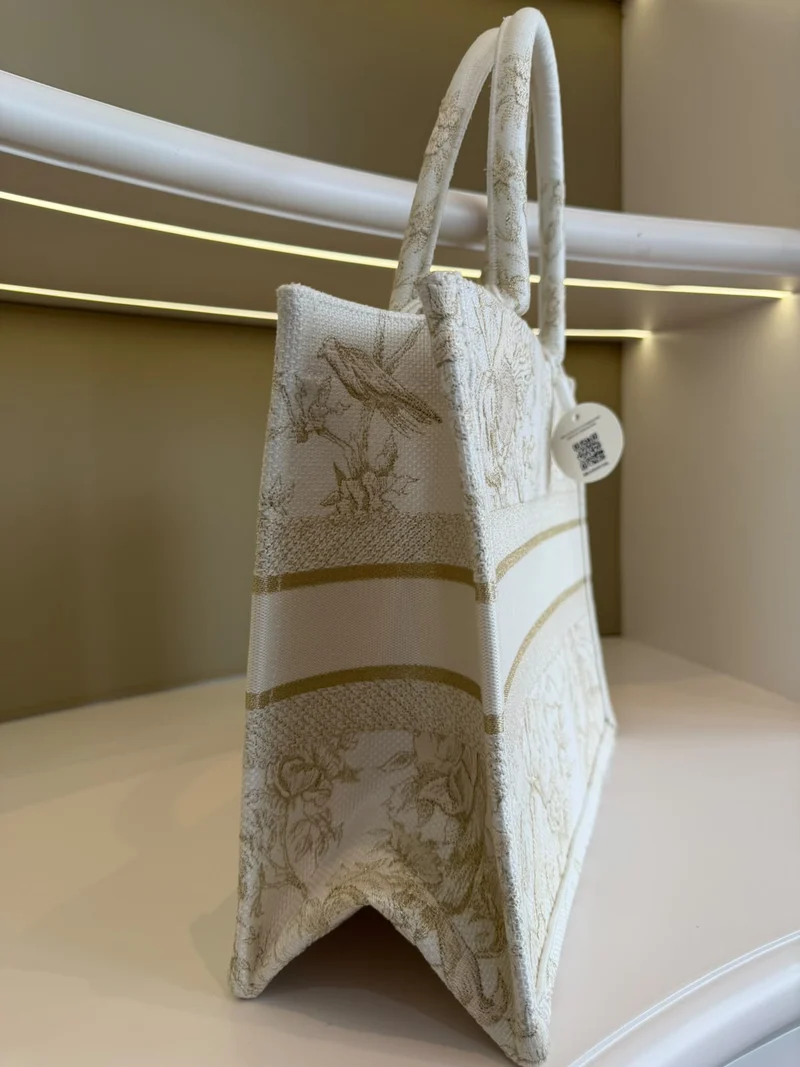Dior Book Tote Medium Canvas Weiß/Beige 2022