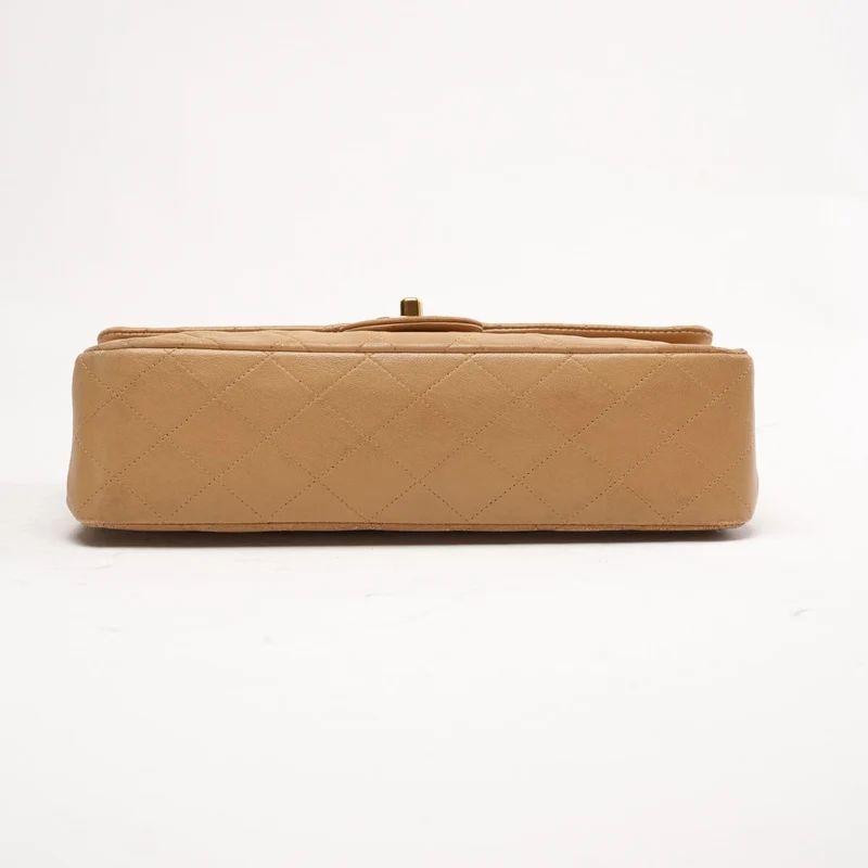 Chanel Vintage Medium Classic Double Flap Bag aus Lammleder, Beige, 1996