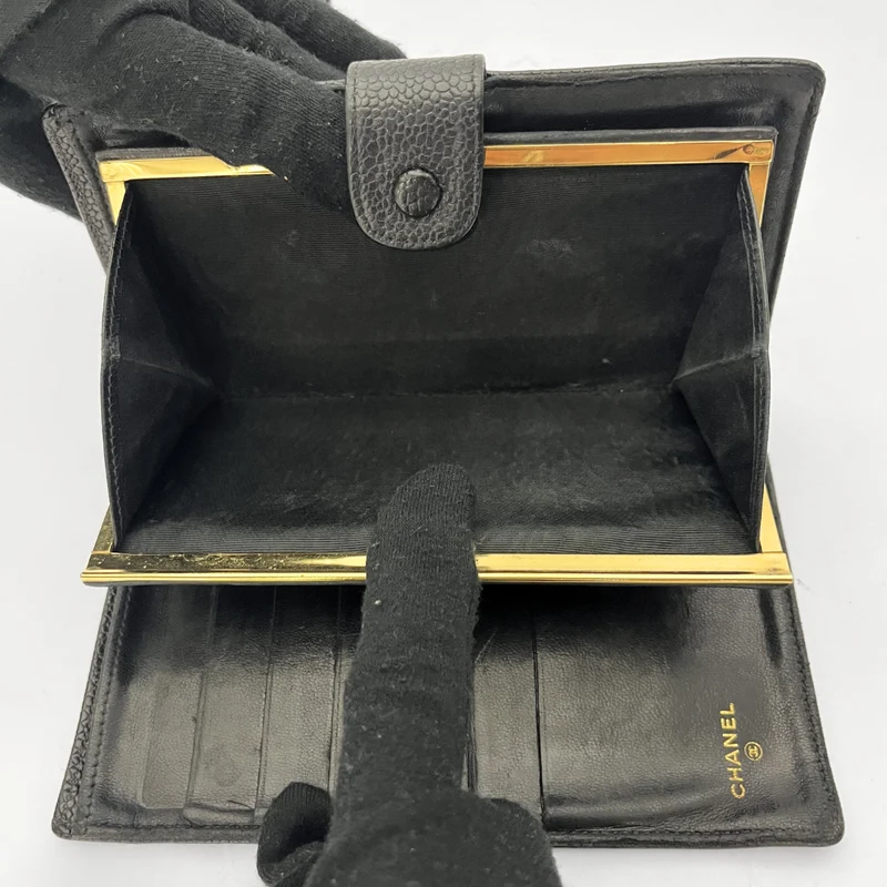 Chanel CC French Long Wallet aus schwarzem Kaviarleder