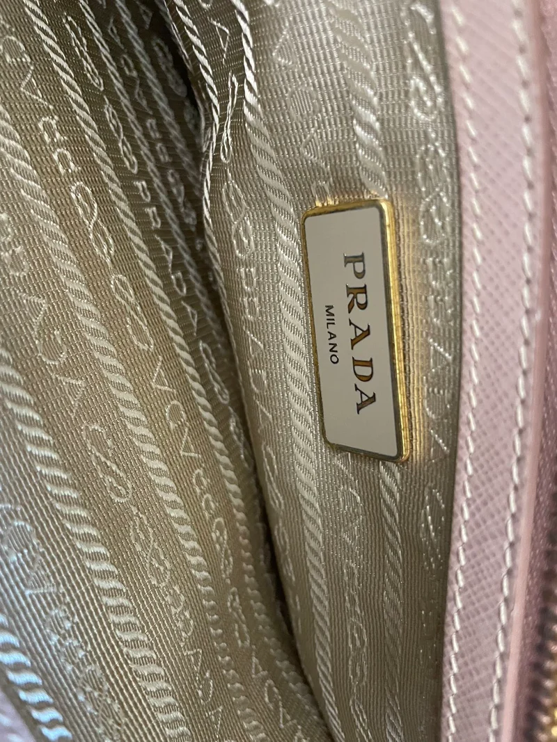 Prada Saffiano Lux Galleria Mittelgroße Einkaufstasche mit doppeltem Reißverschluss, Cammeo Beige