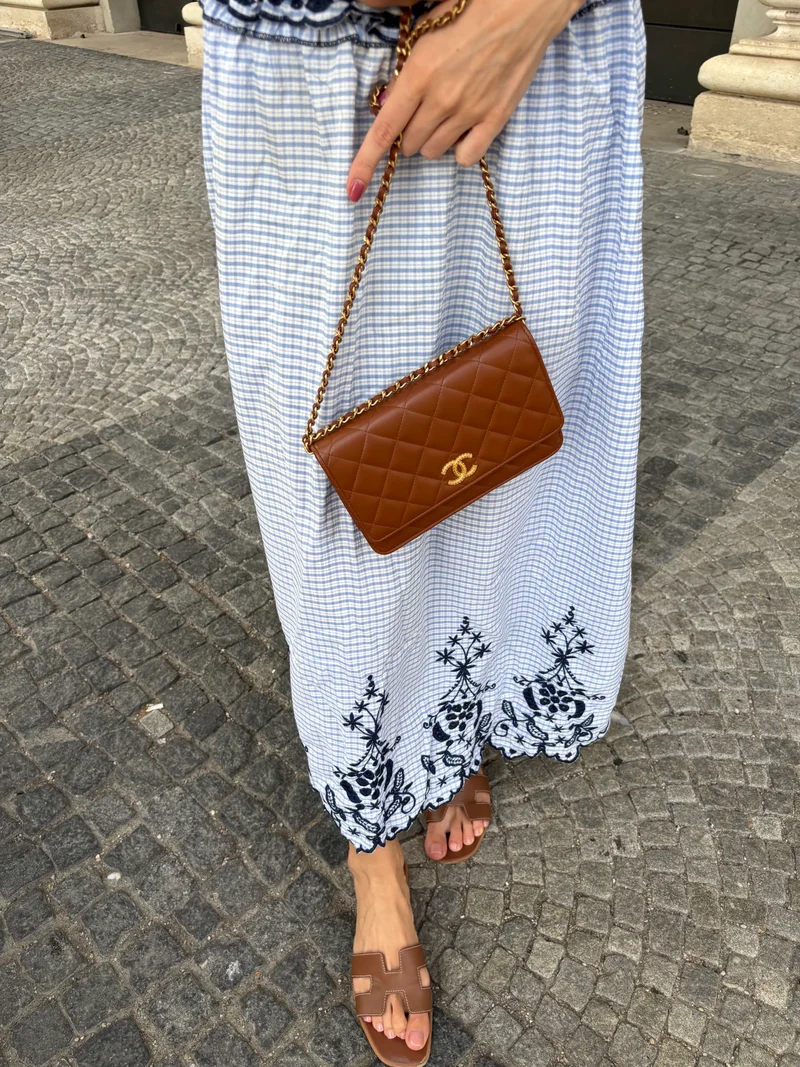 Chanel Classic Wallet on Chain (WOC) aus karamellfarbenem Lammleder