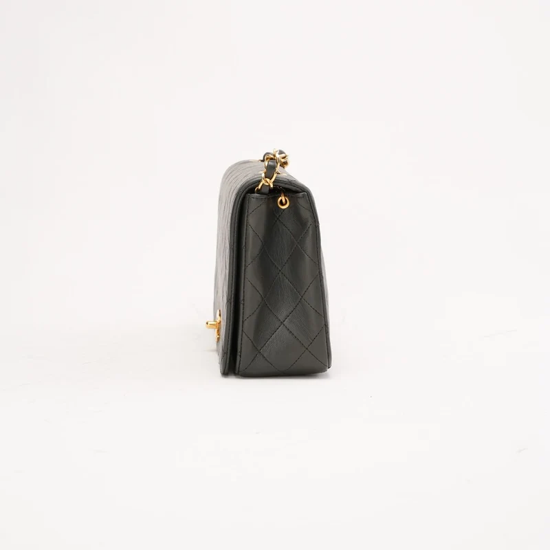 Chanel Vintage Stepptasche aus Lammleder, klassische Schultertasche mit Überschlag und Kette, grün, 1991