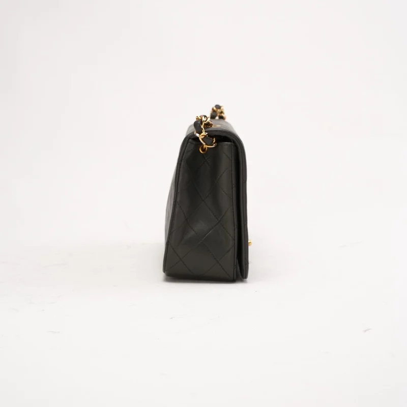 Chanel Vintage Stepptasche aus Lammleder, klassische Schultertasche mit Überschlag und Kette, grün, 1991