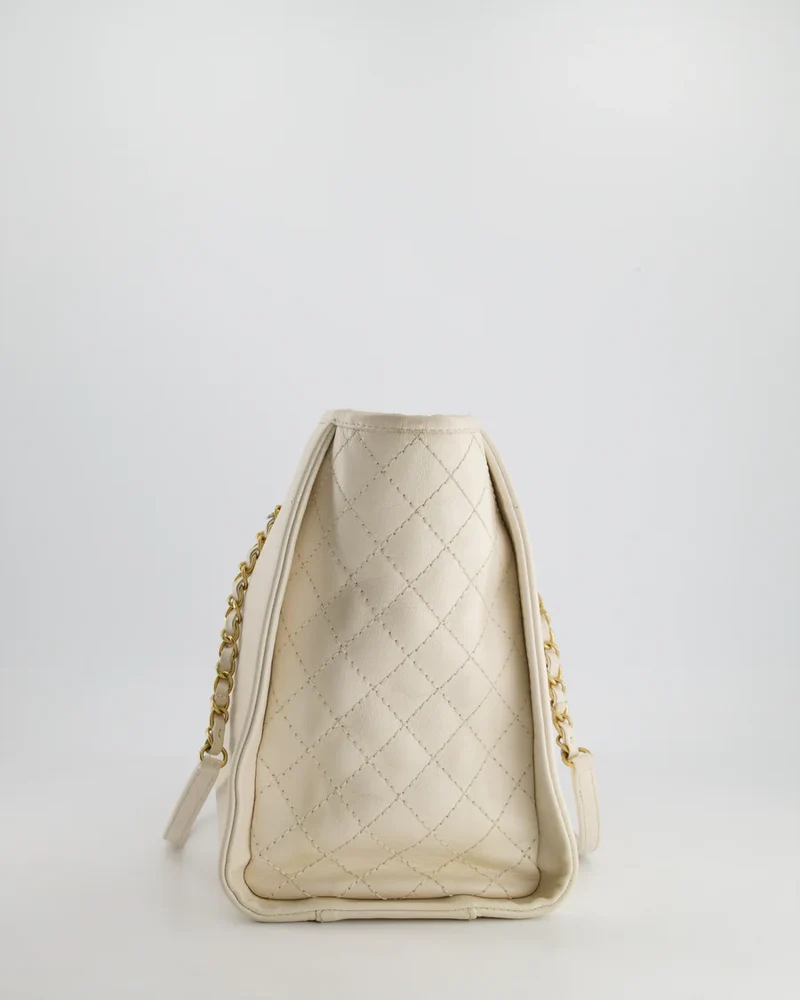 Chanel Kleine weiße Deauville Tote aus Kalbsleder 2020