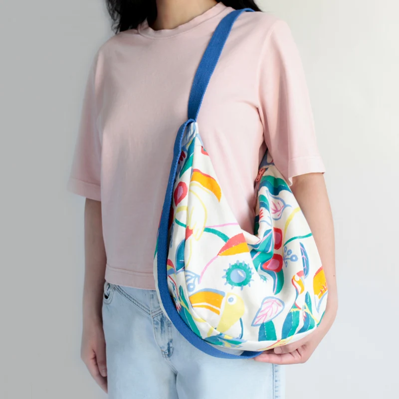 Upcycling Schultertasche 90er Tropical Print