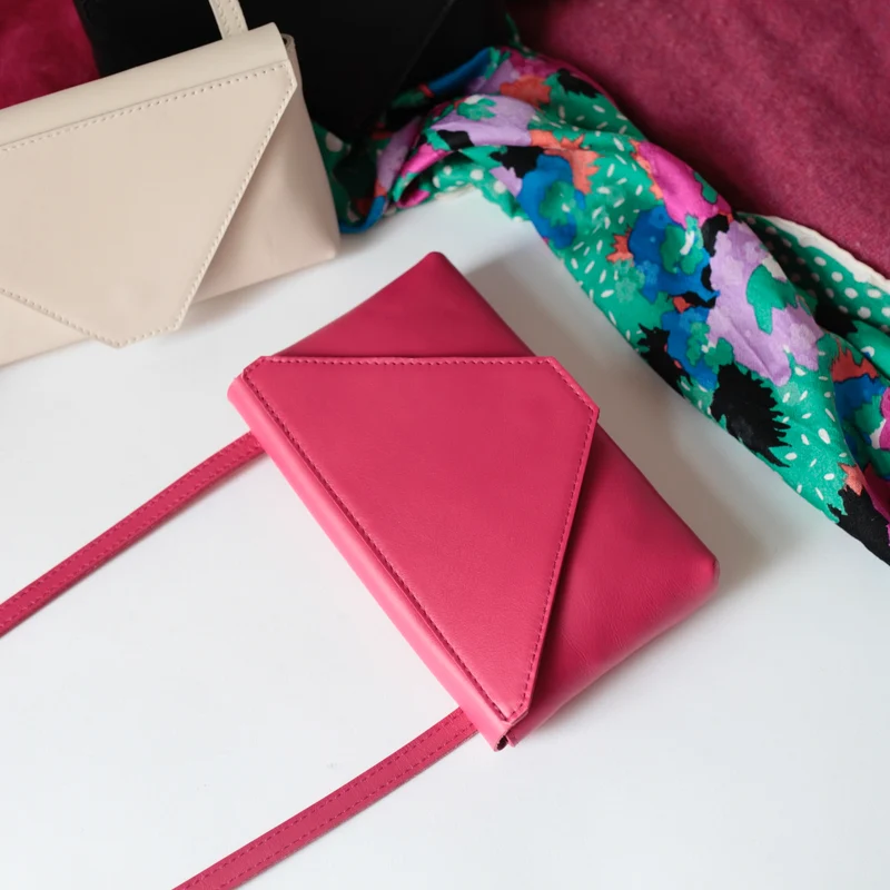 Minitasche Envelope Beere, Handytasche
