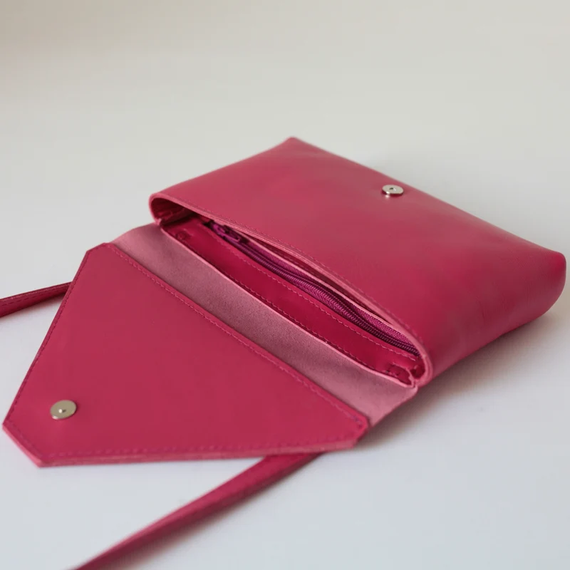 Minitasche Envelope Beere, Handytasche