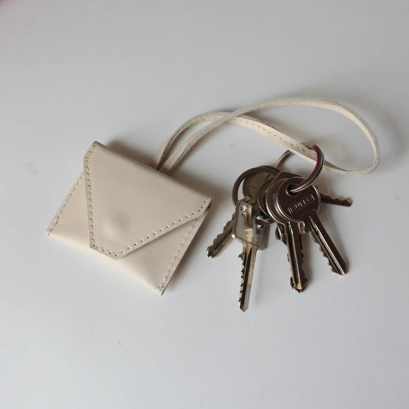 Anhänger Minitasche Leder, handgefertigter Schlüsselanhänger