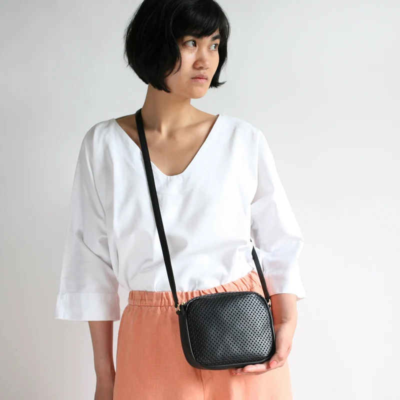 Handtasche ZIP S Schwarz perforiert