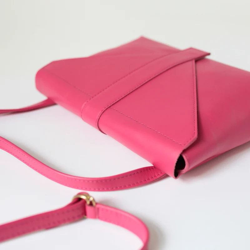 Handtasche ENVELOPE Beere