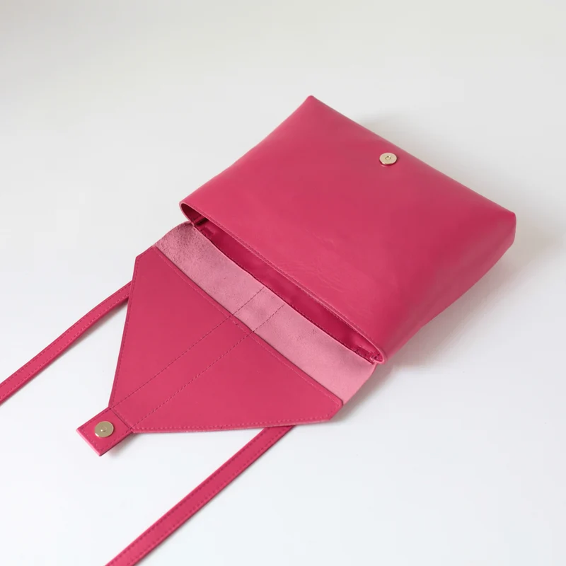 Handtasche ENVELOPE Beere