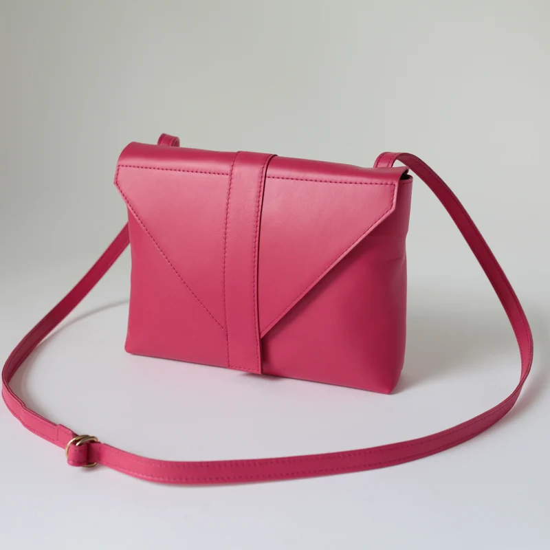 Handtasche ENVELOPE Beere