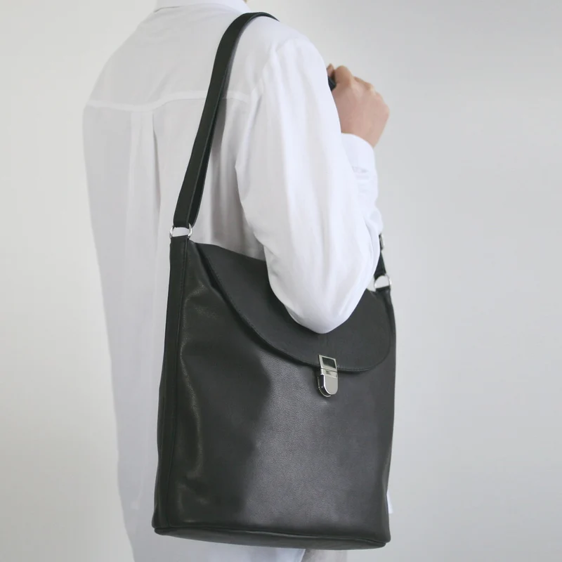 Bucket Bag mit Schnalle Schwarz