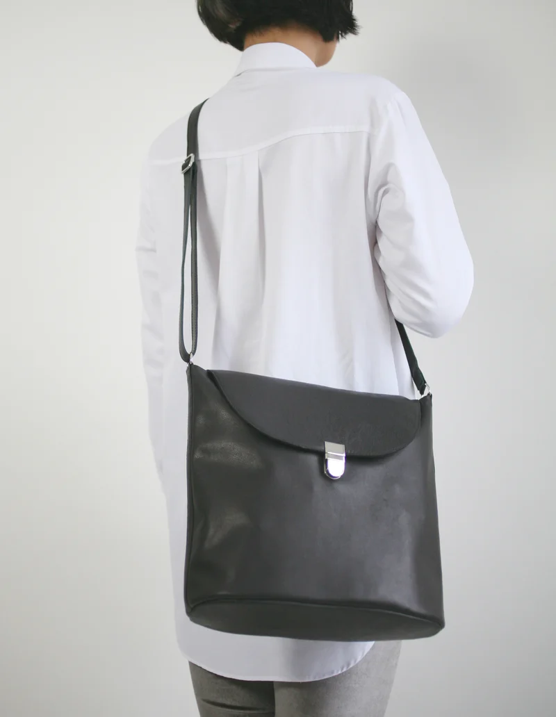 Bucket Bag mit Schnalle Schwarz
