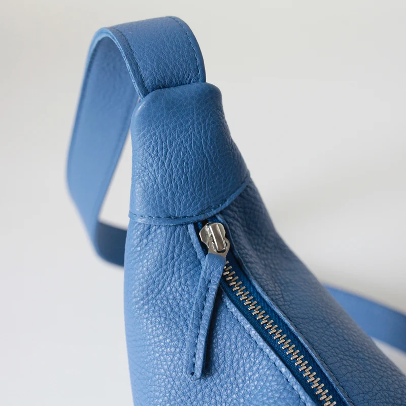 Kleiner Lederbeutel POUCH Kornbluenblau
