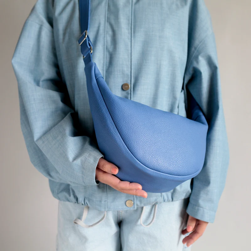 Kleiner Lederbeutel POUCH Kornbluenblau