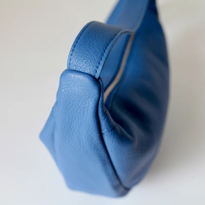 Kleiner Lederbeutel POUCH Kornbluenblau