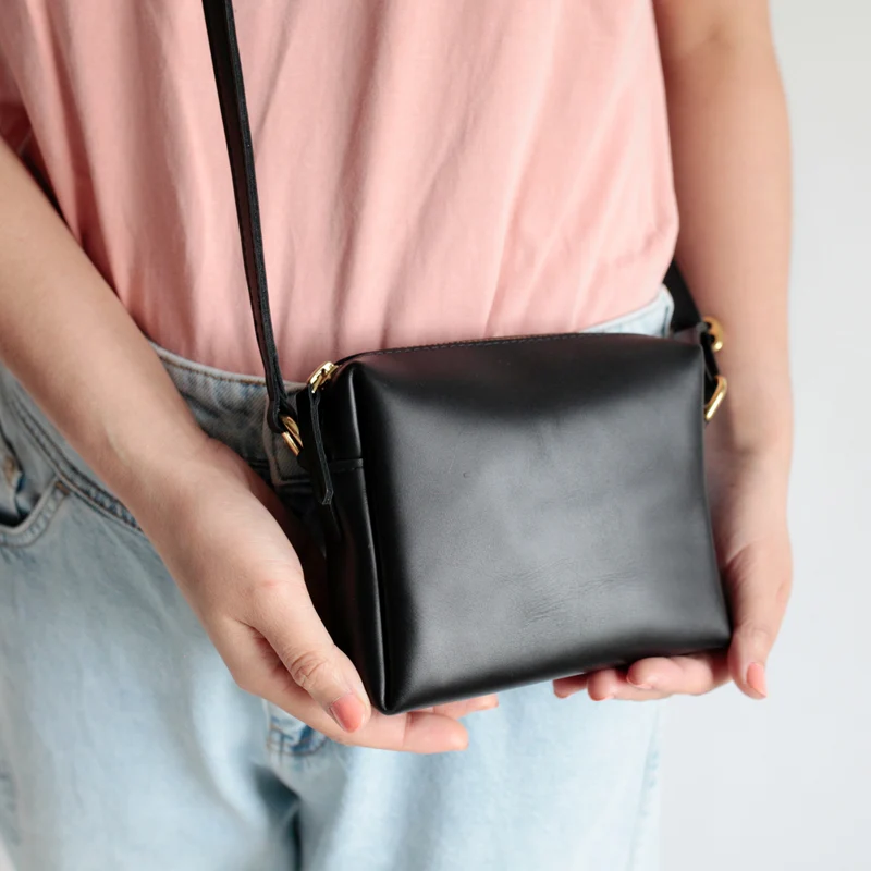 Schultertasche BOX Mini Schwarz