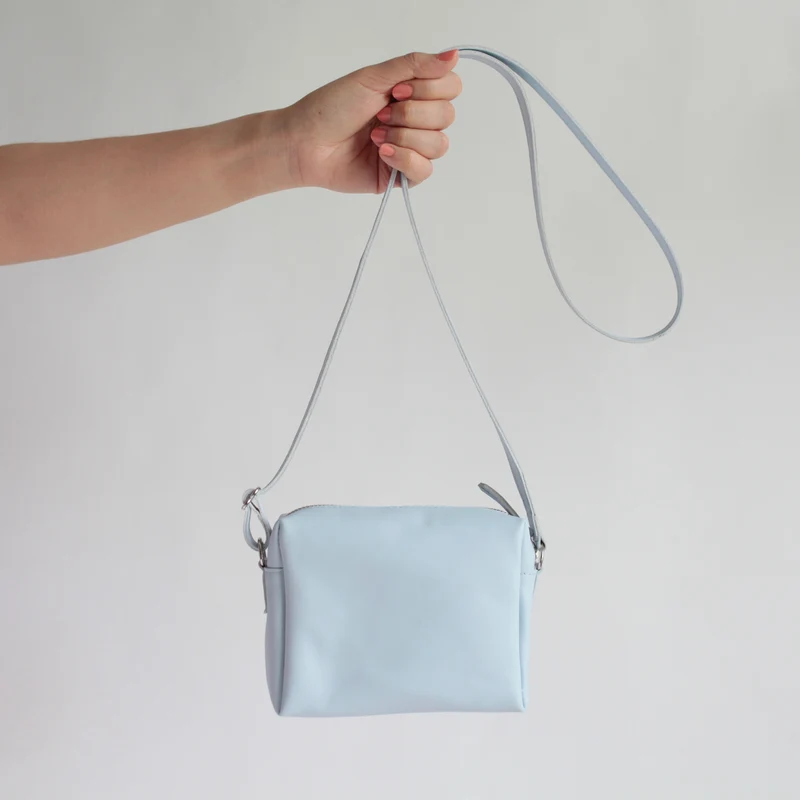 Schultertasche BOX Mini Eisblau