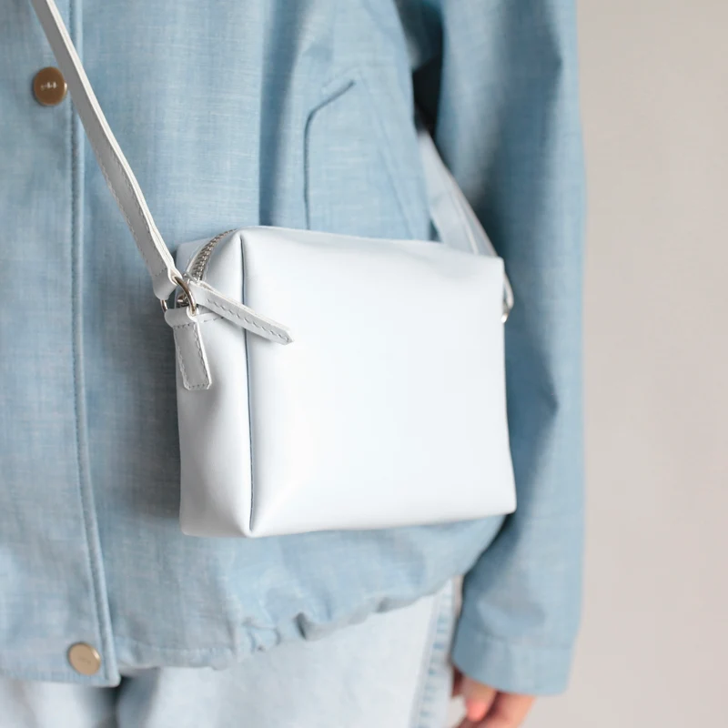 Schultertasche BOX Mini Eisblau