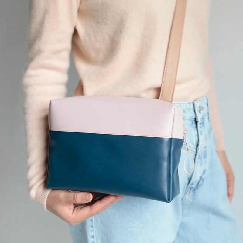 Schultertasche BOX Blau / Blush / Hellbraun
