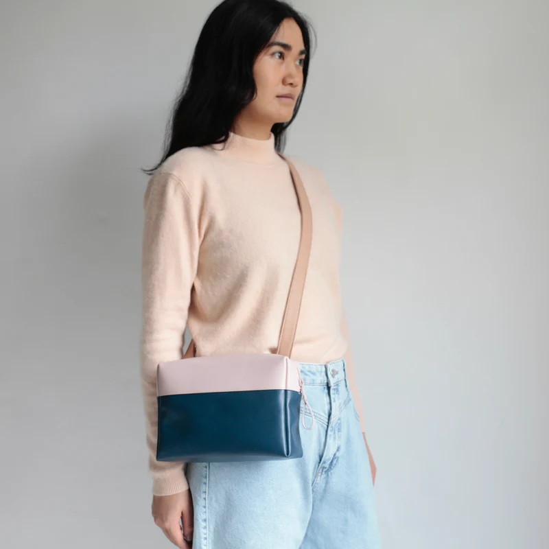 Schultertasche BOX Blau / Blush / Hellbraun