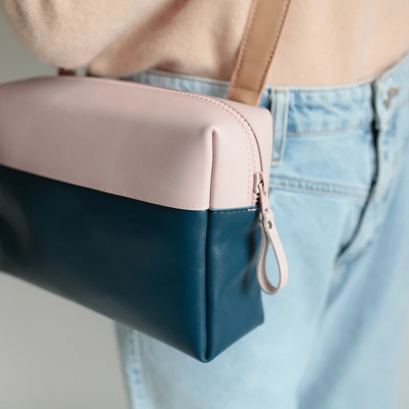 Schultertasche BOX Blau / Blush / Hellbraun