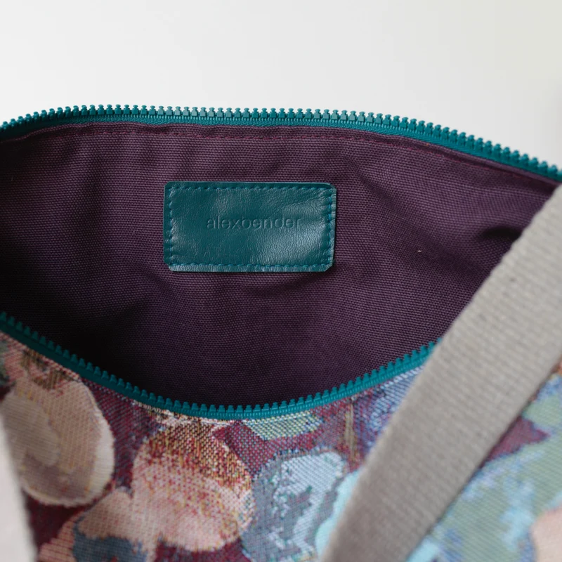 Upcycling Schultertasche POUCH bunte Tupfer