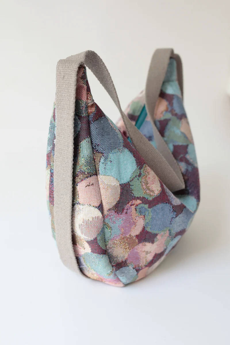 Upcycling Schultertasche POUCH bunte Tupfer