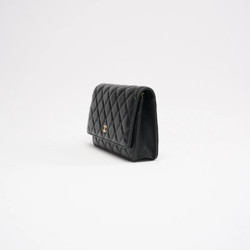 Chanel Schwarze Klassische Brieftasche mit Kette (WOC) 2019