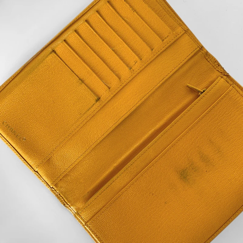 Chanel CC Coco Bi-Fold Long Wallet aus Kaviarleder
