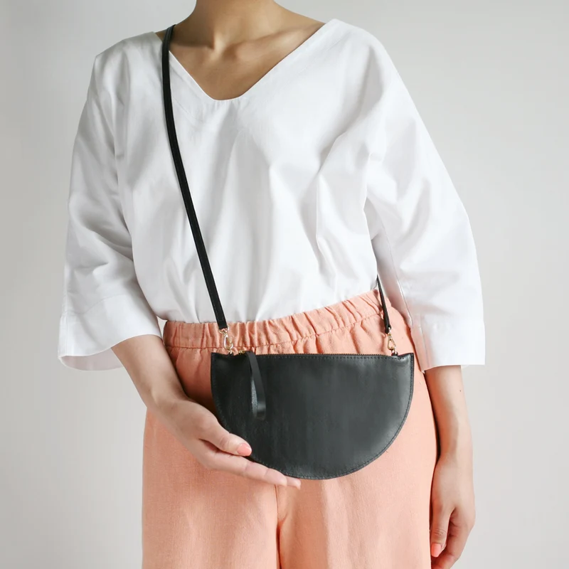 Halbmondtasche / Clutch Mini Schwarz