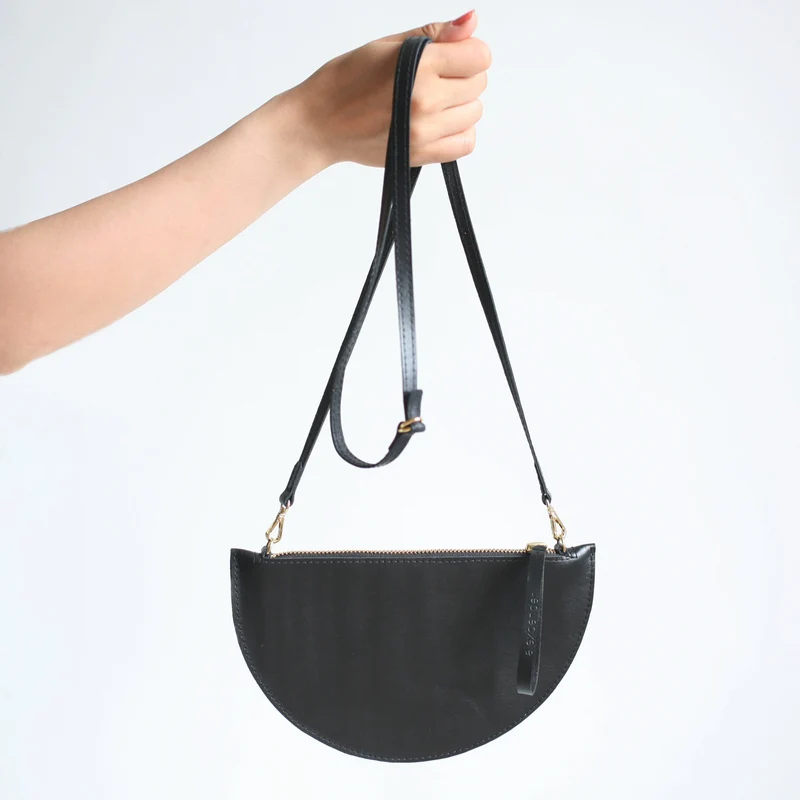 Halbmondtasche / Clutch Mini Schwarz