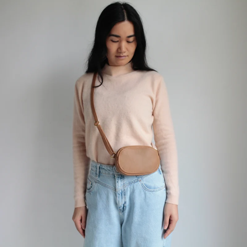 Handtasche OVAL MINI upcycling Leder Camel