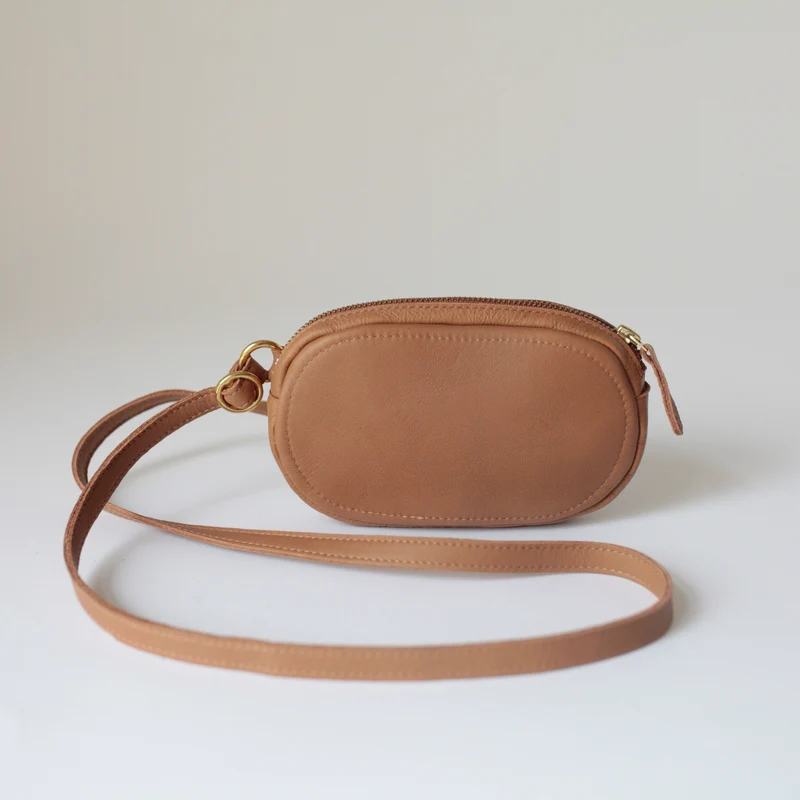 Handtasche OVAL MINI upcycling Leder Camel