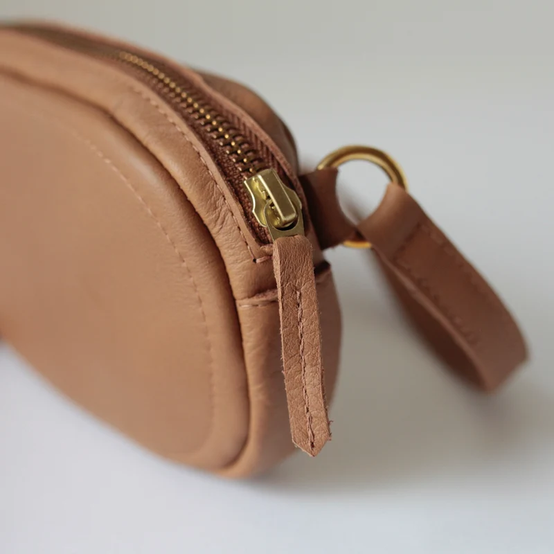 Handtasche OVAL MINI upcycling Leder Camel