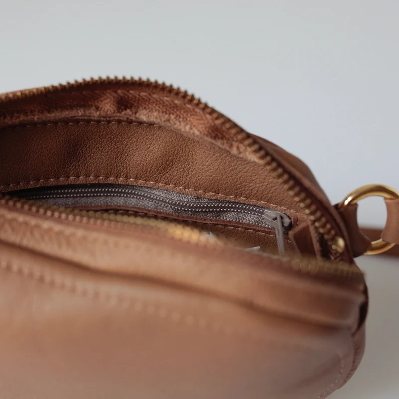 Handtasche OVAL MINI upcycling Leder Camel
