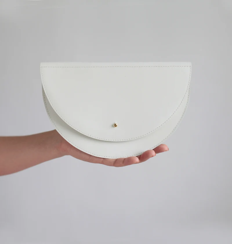 Foldover Halbmondtasche Off White