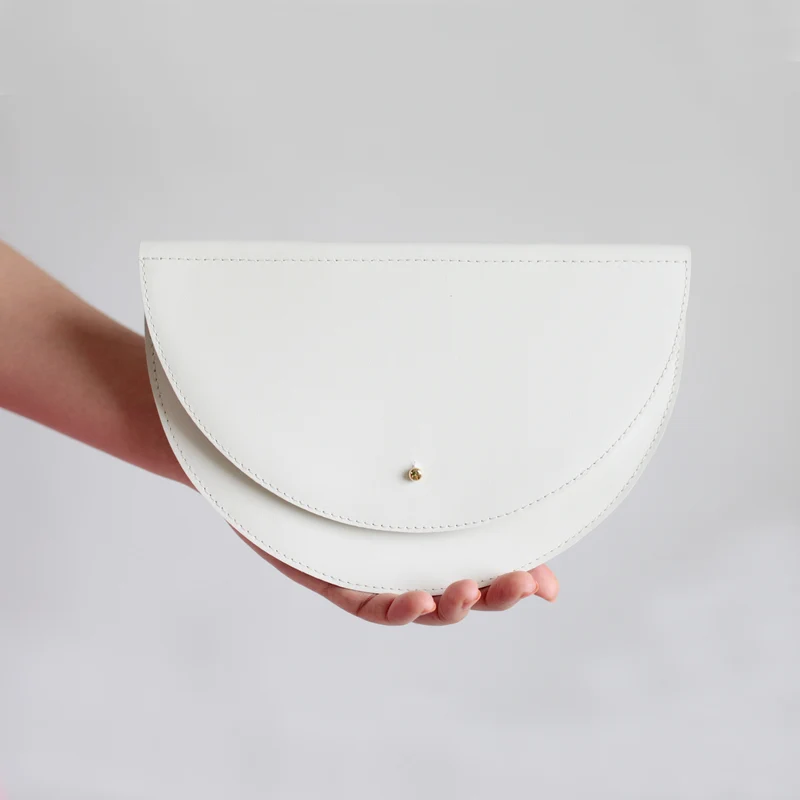 Foldover Halbmondtasche Off White