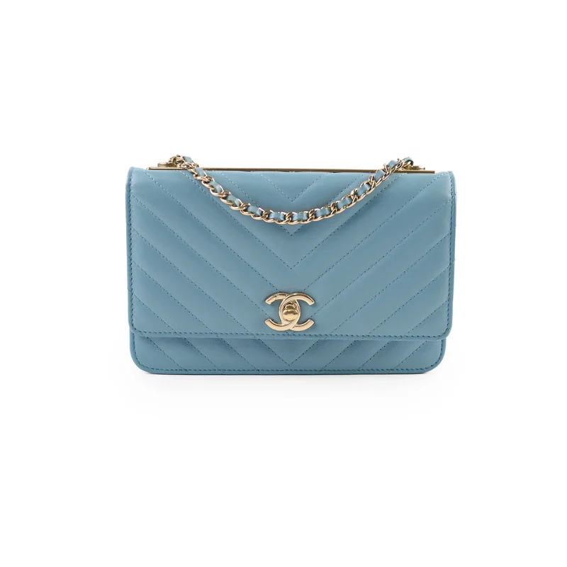 Chanel Trendy CC Wallet On Chain (WOC) Blau