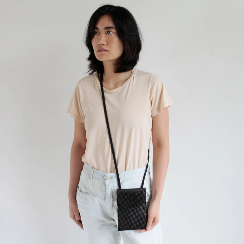 Handytasche/Minitasche Schwarz / Schwarz perforiert