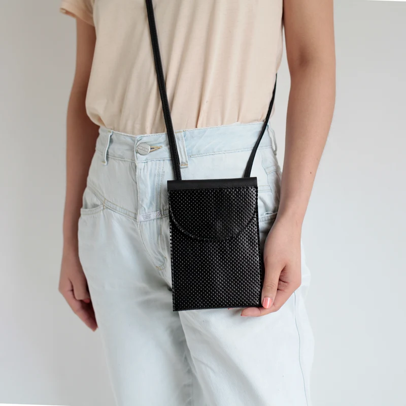 Handytasche/Minitasche Schwarz / Schwarz perforiert