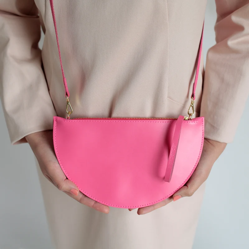 Halbmondtasche / Clutch Mini Flashy Pink