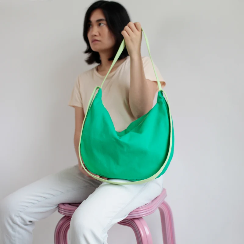 Upcycling Schultertasche POUCH Grün / Apfel