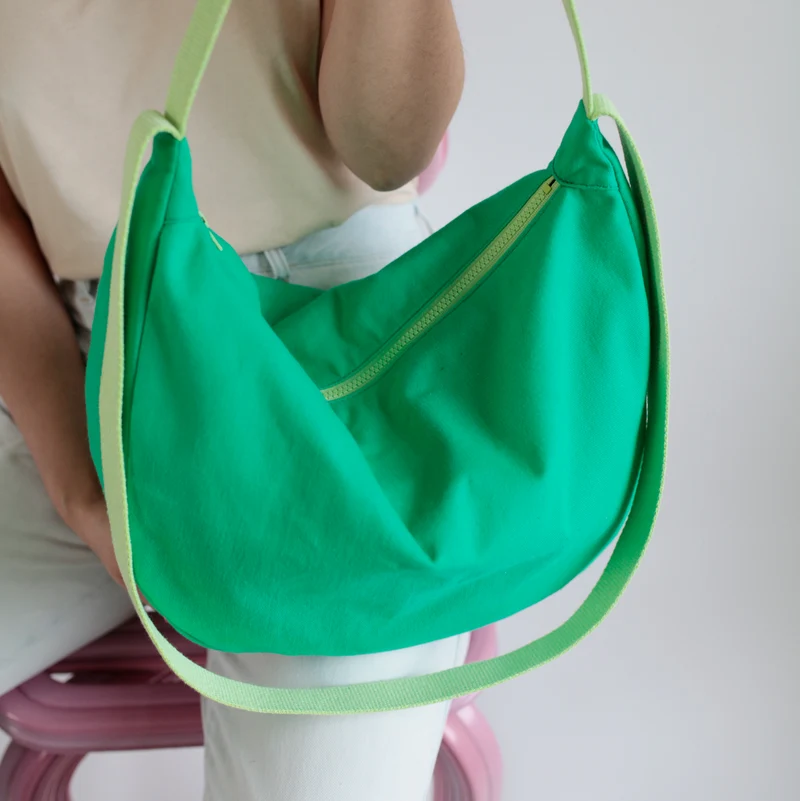 Upcycling Schultertasche POUCH Grün / Apfel