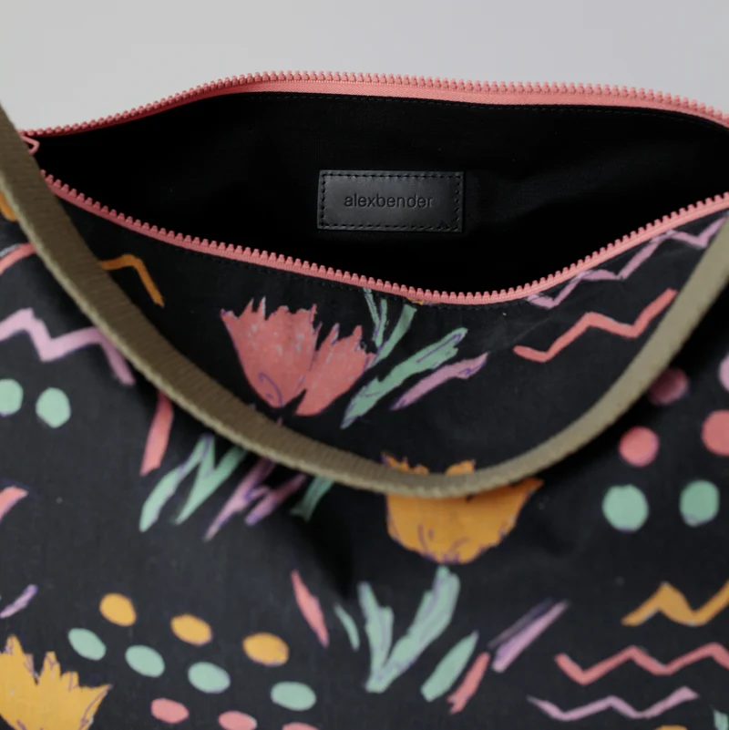 Upcycling Schultertasche POUCH Blumenprint II